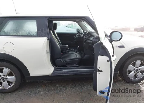 2021 Mini Hardtop Cooper z USA, uszkodzony, nr VIN WMWXR3C07M2N81912